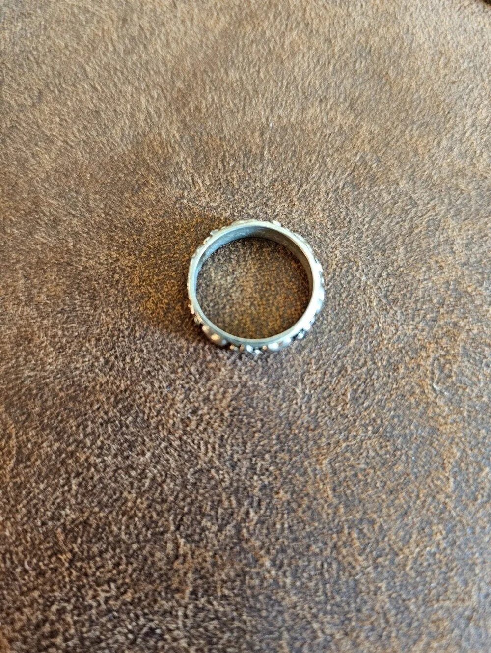 Vintage Womens Sz 6.75 Silver Tone Ring Hearts and Flowers Surround